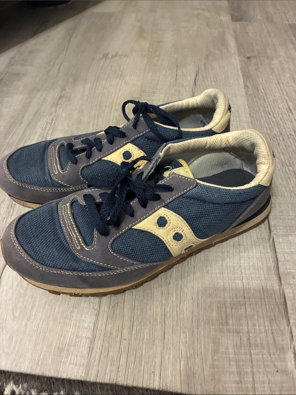 Saucony Men’s Navy and Cream Retro Runner Sneakers